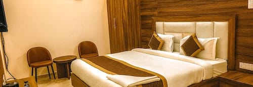 Golden Villa Bedding